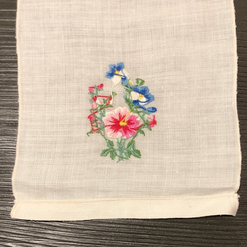 Embroidered Floral Linen Set (8)